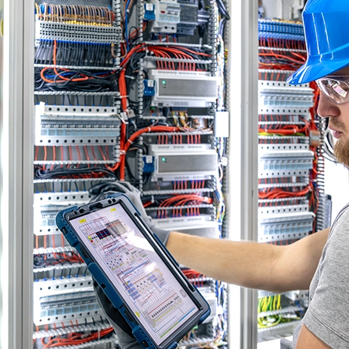 Controllo e gestione di sistemi tecnologici e impiantistici